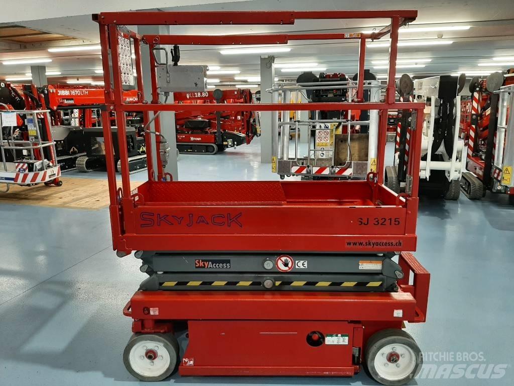 SkyJack SJIII 3215 가위형 리프트