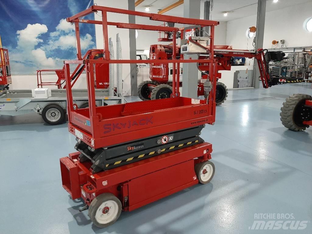 SkyJack SJIII 3215 가위형 리프트