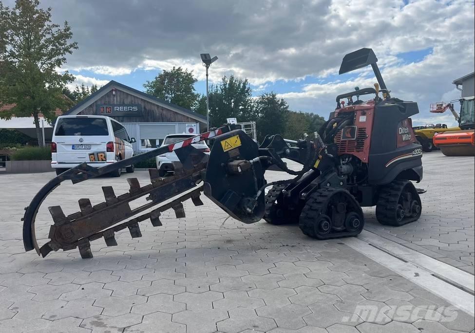 Ditch Witch R300  궤도식 덤프