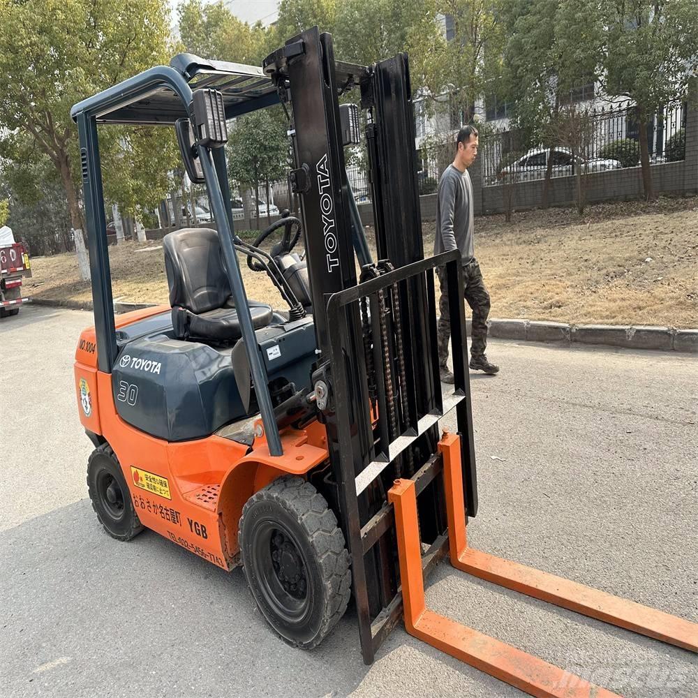 Toyota 02-7 FD F 30 디젤 지게차