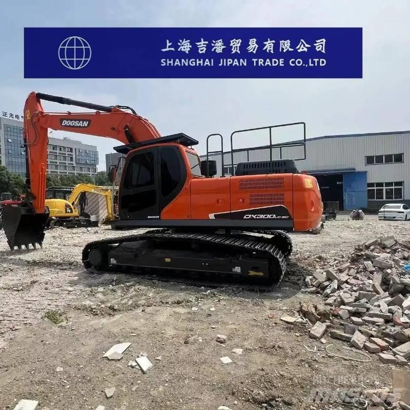 Doosan DX 300 대형 굴삭기 29톤 이상