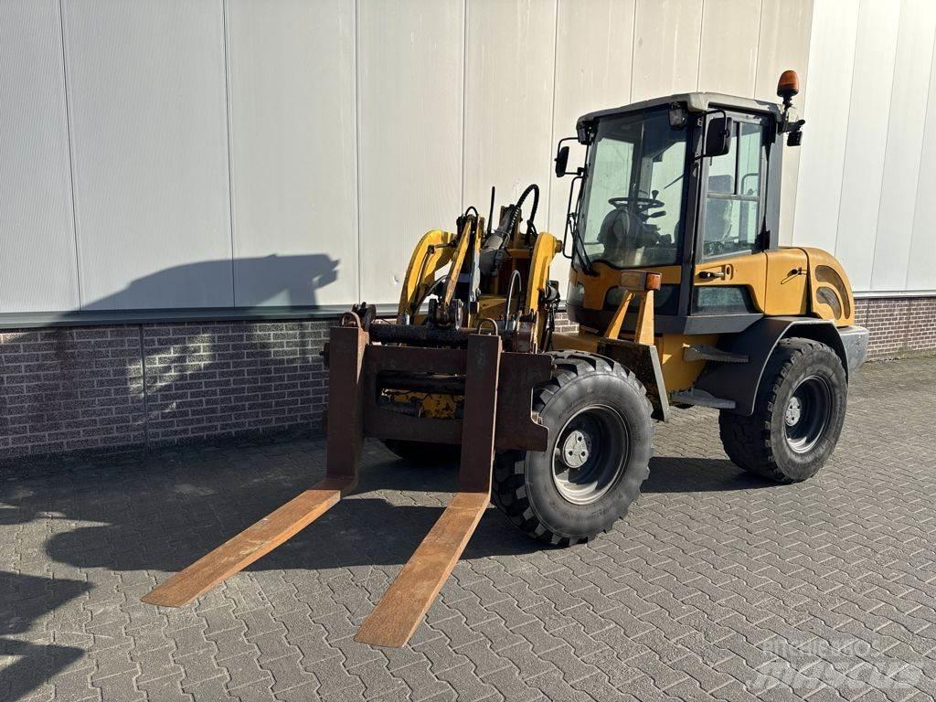 Terex TL70  휠로우더