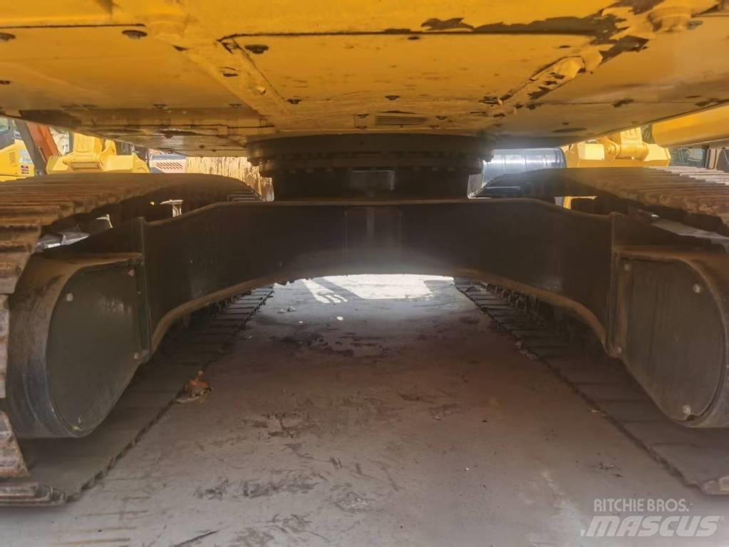 Komatsu PC 200 대형 굴삭기 29톤 이상