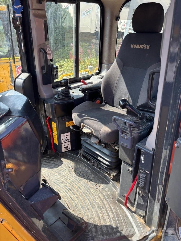 Komatsu D 65 PXi-18 크롤러 도저