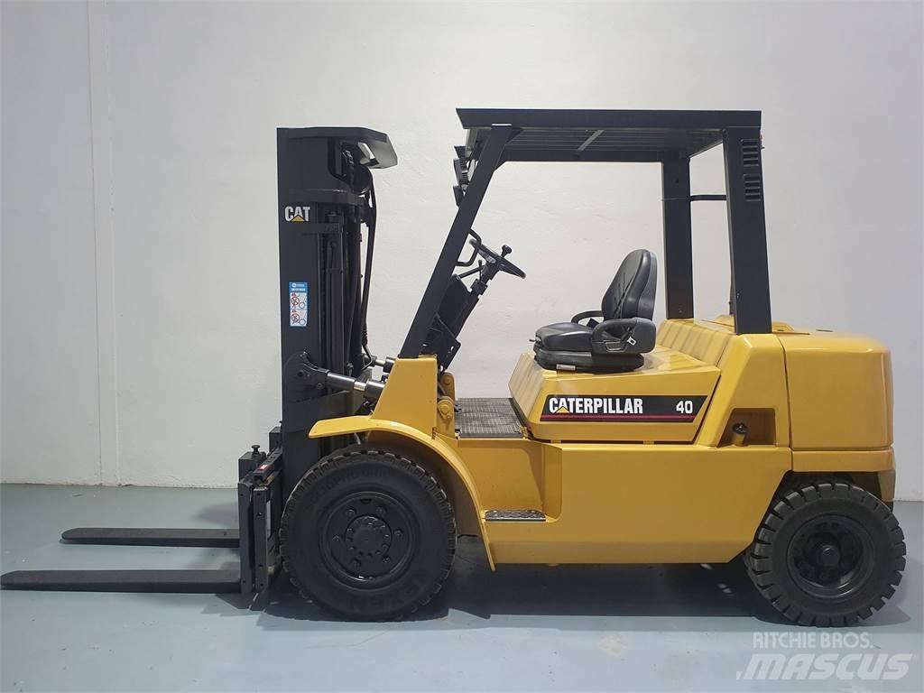 CAT DP40K MC 디젤 지게차