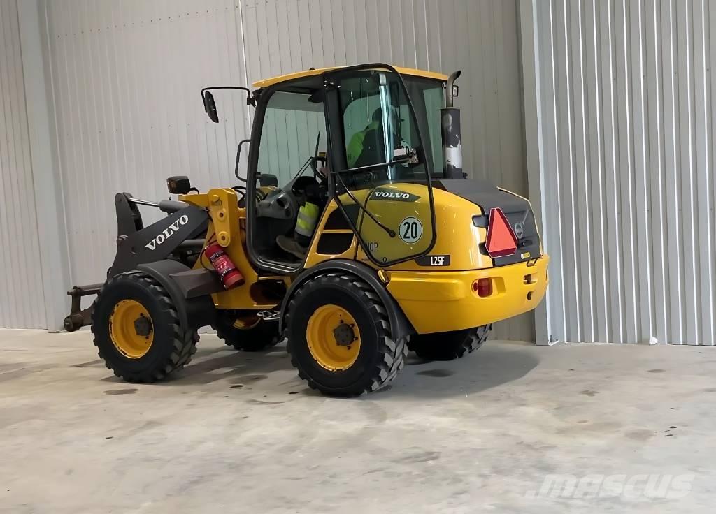 Volvo L 25 F  휠로우더