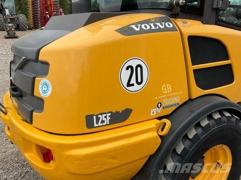 Volvo L 25 F  휠로우더