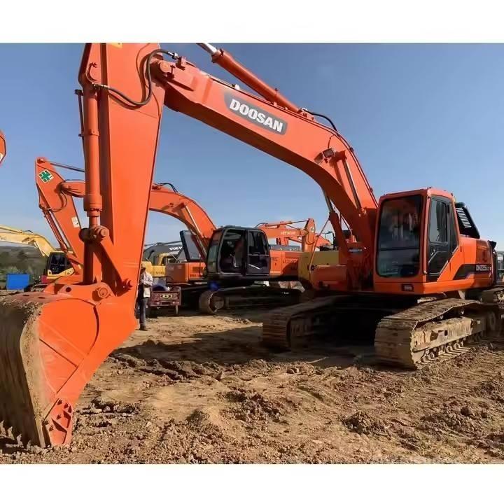 Doosan DH 225 대형 굴삭기 29톤 이상