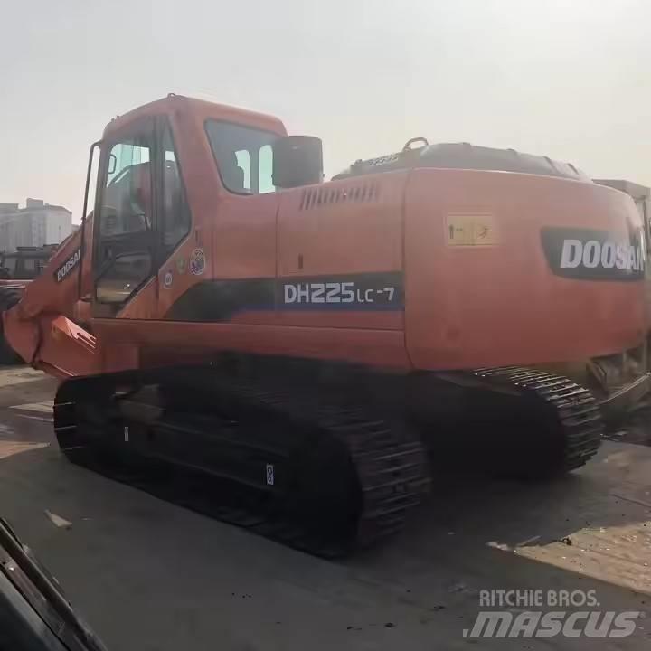 Doosan DH 225 대형 굴삭기 29톤 이상