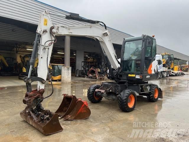 Bobcat E 57 W  휠 굴삭기
