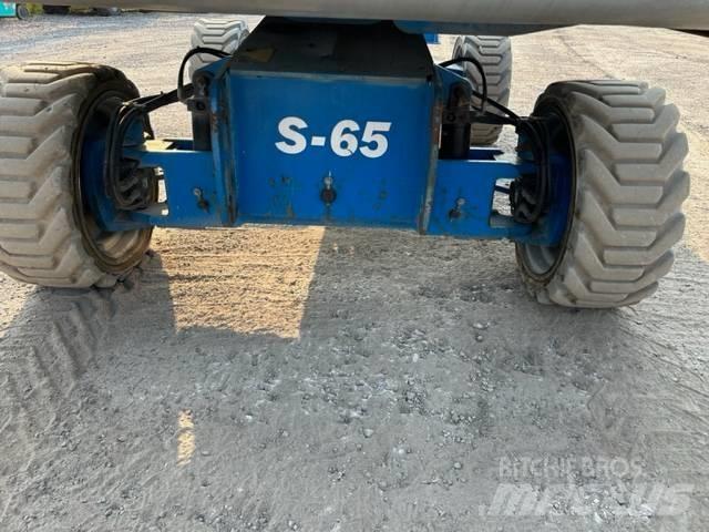 Genie S 65 견인식 전동이동 리프트