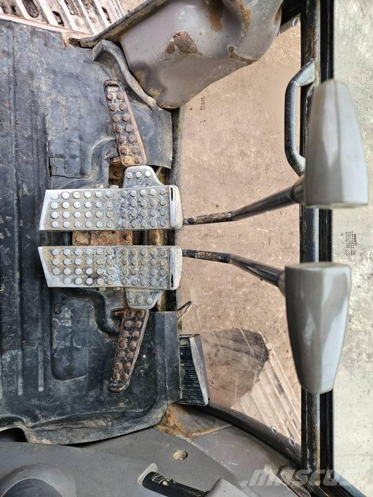 Hitachi ZX 200 LC 대형 굴삭기 29톤 이상