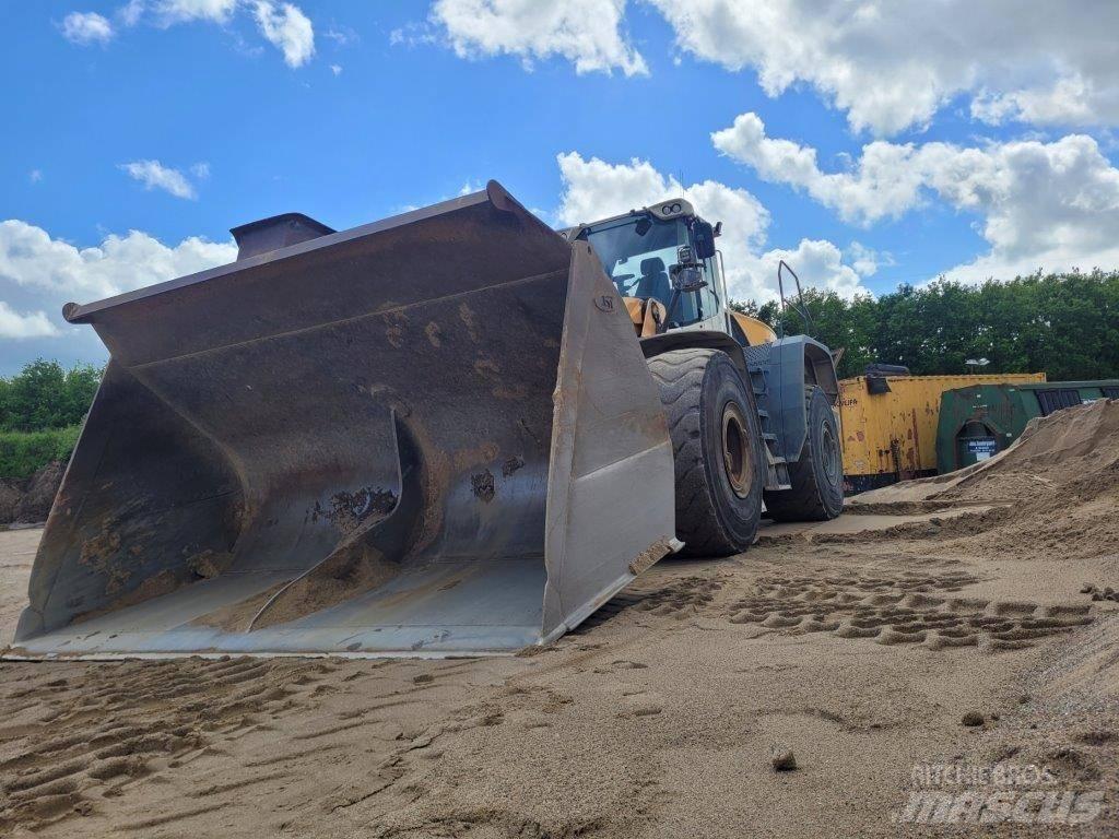 Liebherr L 586  휠로우더
