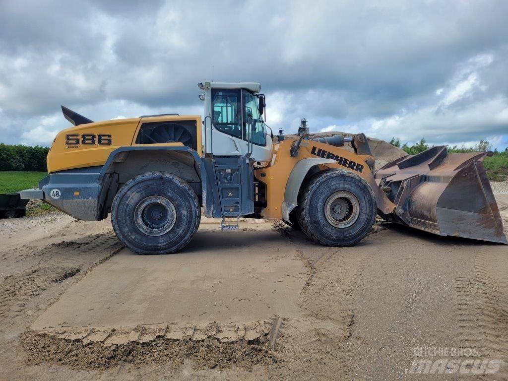 Liebherr L 586  휠로우더