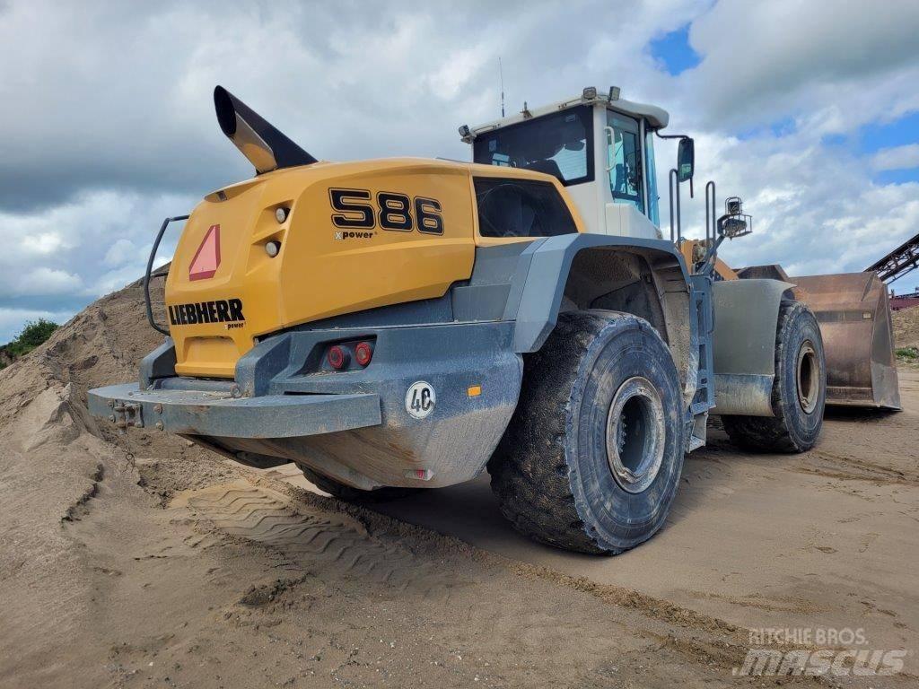 Liebherr L 586  휠로우더