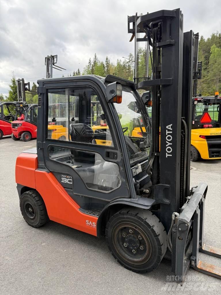 Toyota 02-8 FDF 30 디젤 지게차