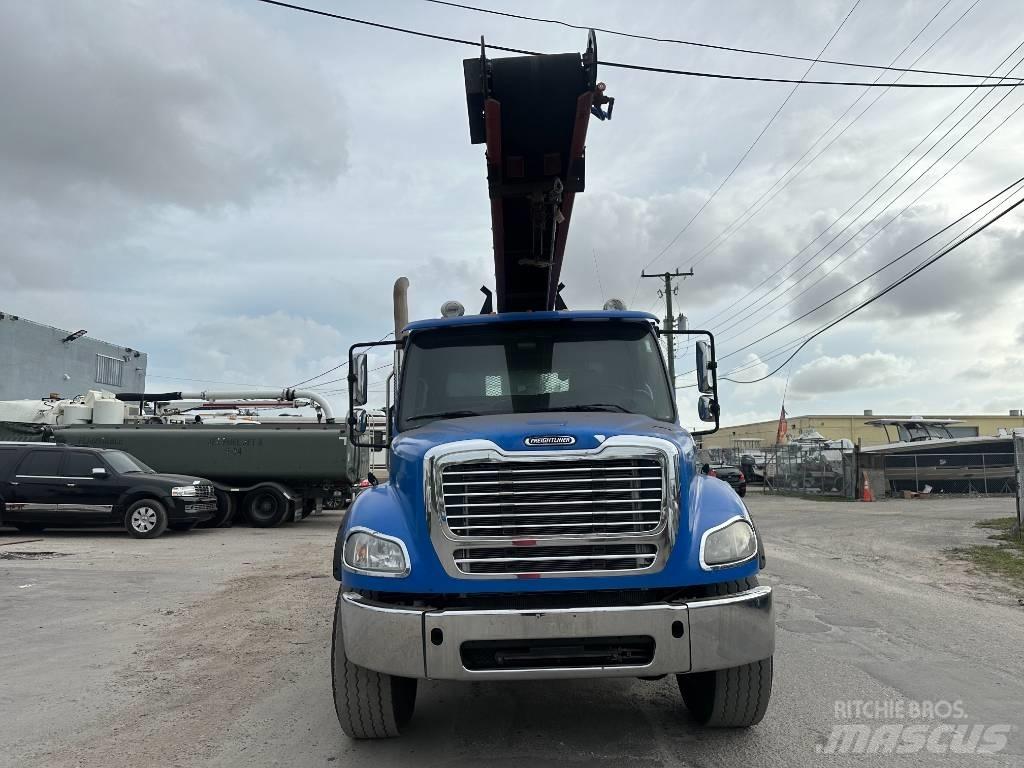 Freightliner M2 플랫베드/드롭사이드 트럭