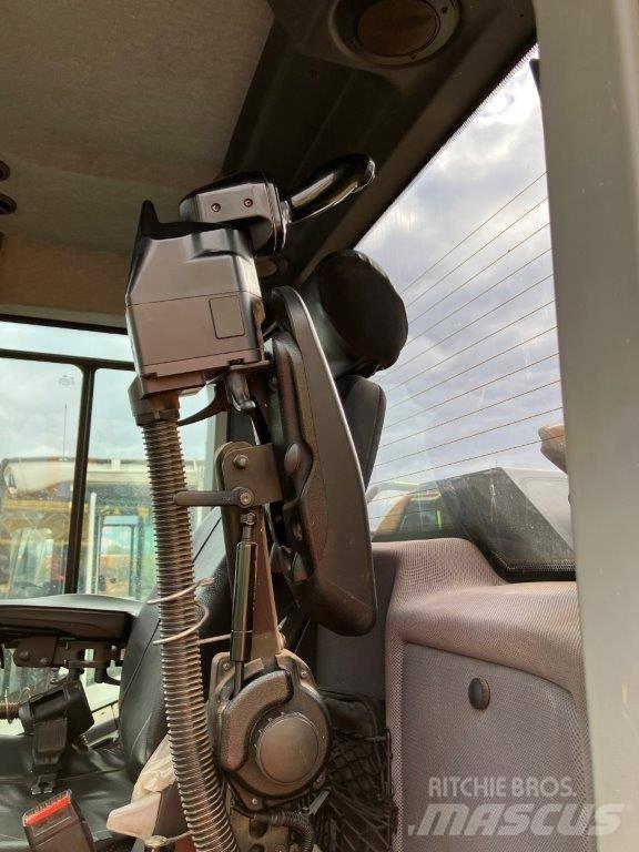 Liebherr L 566  휠로우더