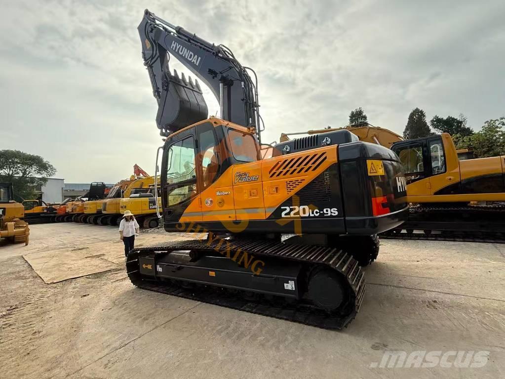 Hyundai R220-9s LC 대형 굴삭기 29톤 이상