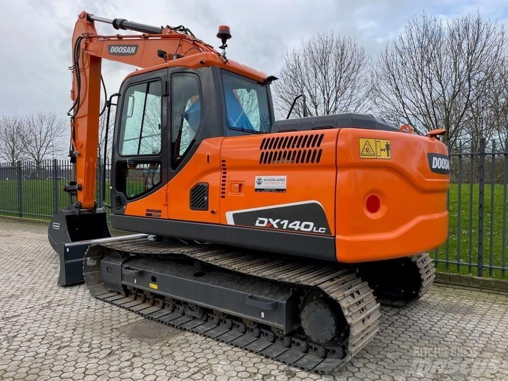 Doosan dx140w  휠 굴삭기