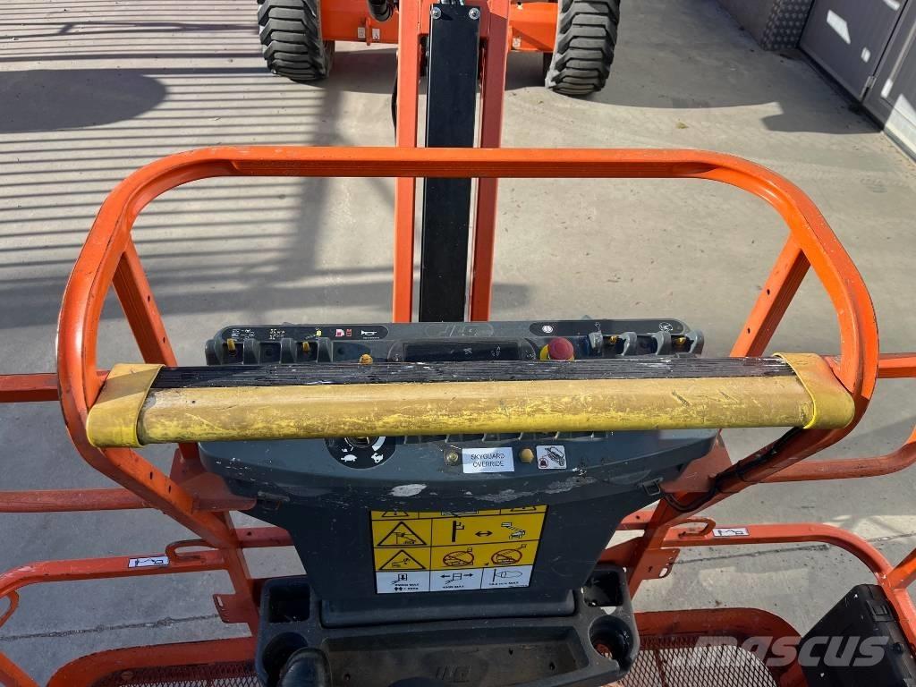 JLG 520 AJ 관절형 전동이동 리프트