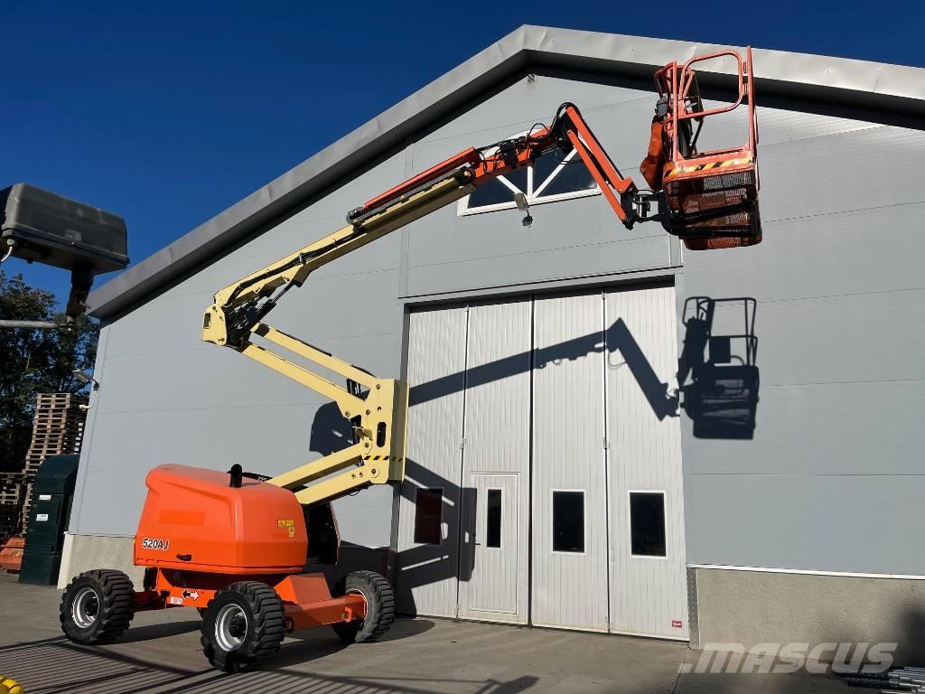 JLG 520 AJ 관절형 전동이동 리프트