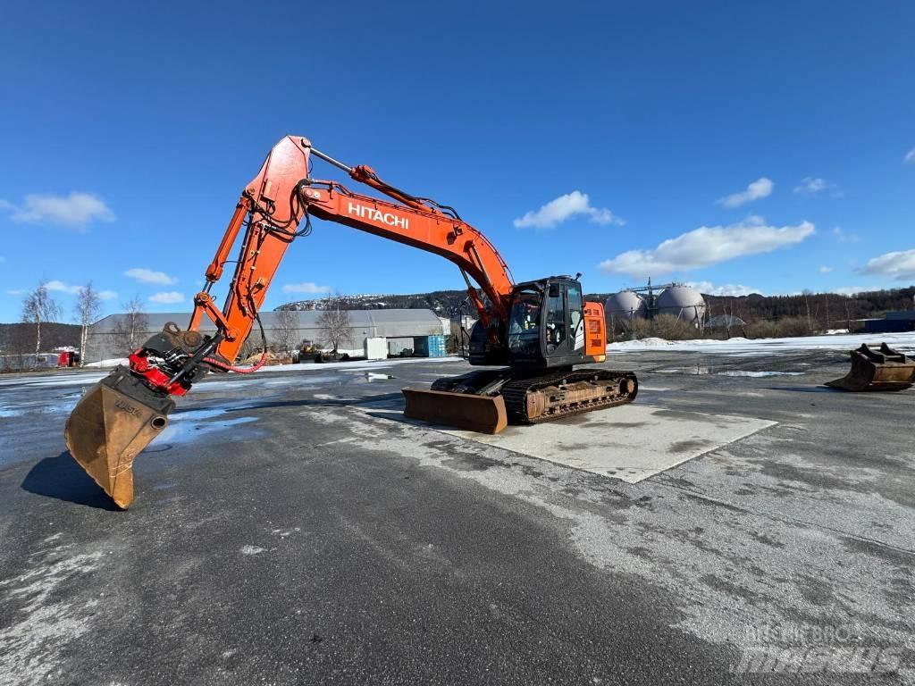 Hitachi ZX 225 US 대형 굴삭기 29톤 이상