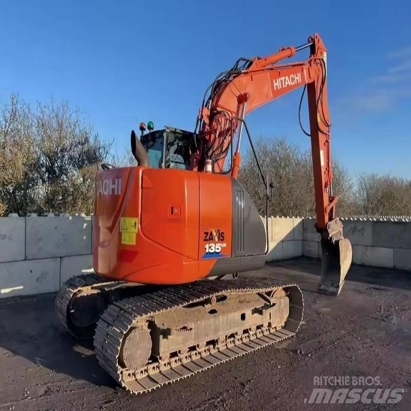 Hitachi ZX 135 대형 굴삭기 29톤 이상