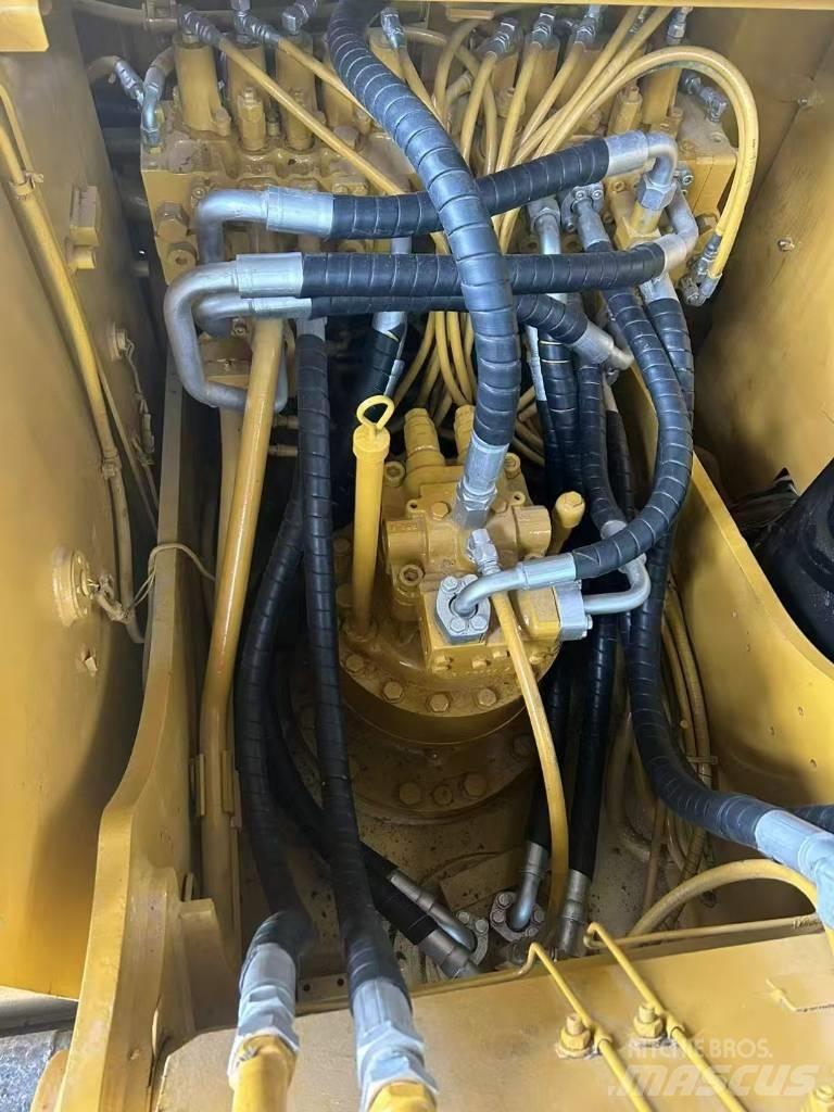 CAT 320 D2 대형 굴삭기 29톤 이상