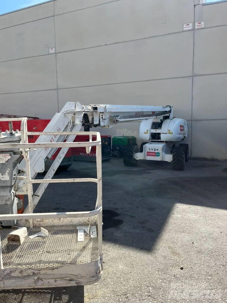 JLG 860 SJ 견인식 전동이동 리프트