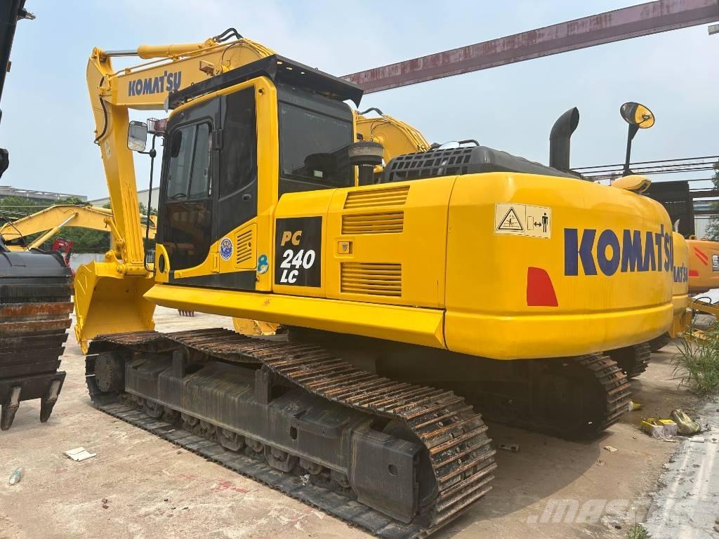 Komatsu PC 240 대형 굴삭기 29톤 이상