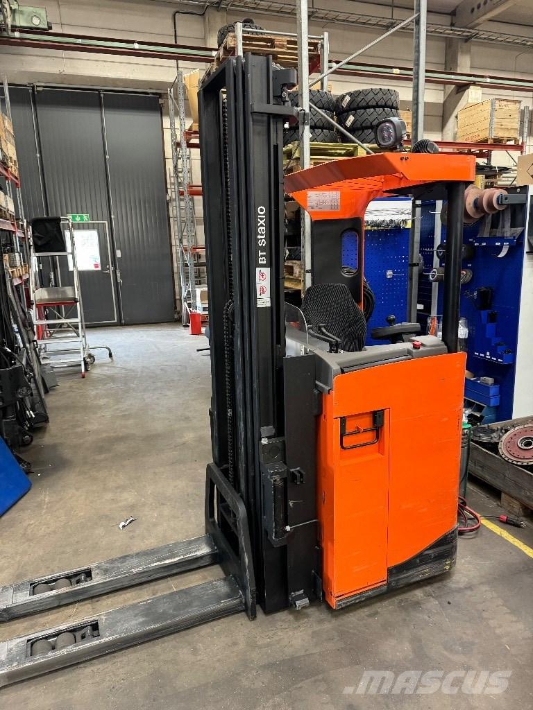 Toyota SRE135L 보행식 리치 지게차