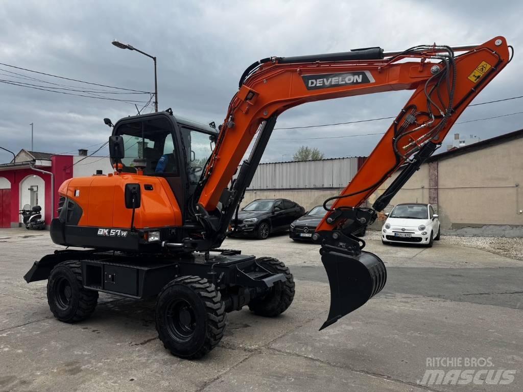 Develon DX 57 W-7  휠 굴삭기