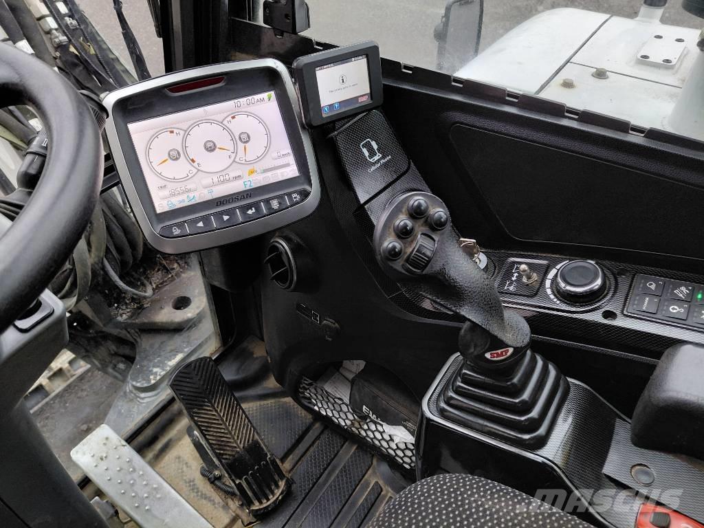 Bobcat E 57 W  휠 굴삭기