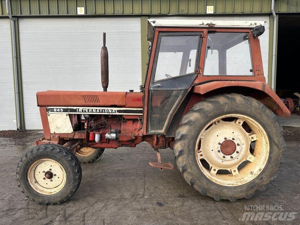 International 845 트랙터