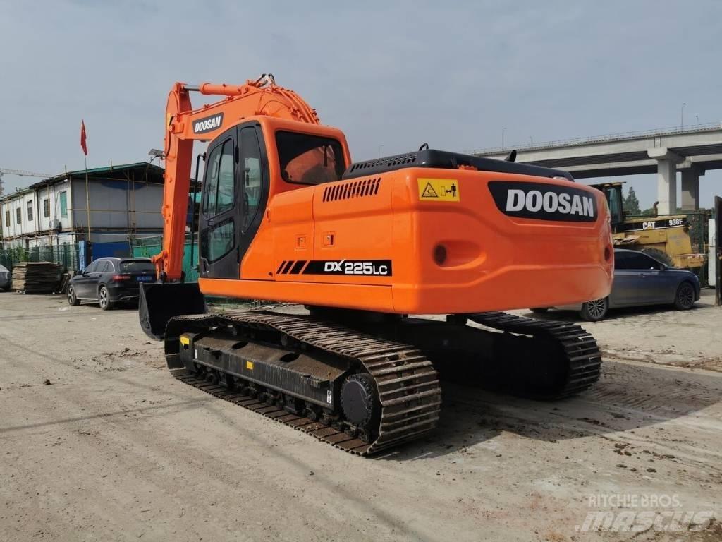 Doosan DX 225 LC 대형 굴삭기 29톤 이상