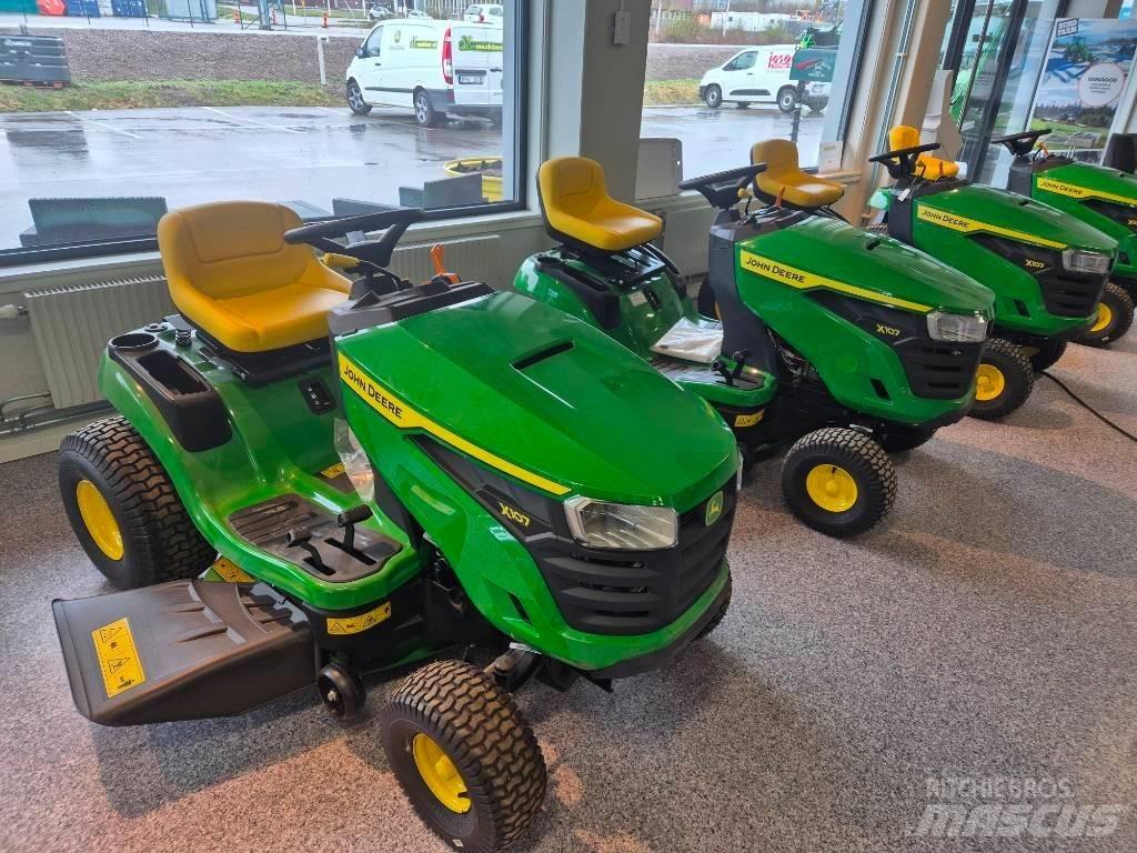 John Deere X 107 탑승형 잔디깎기