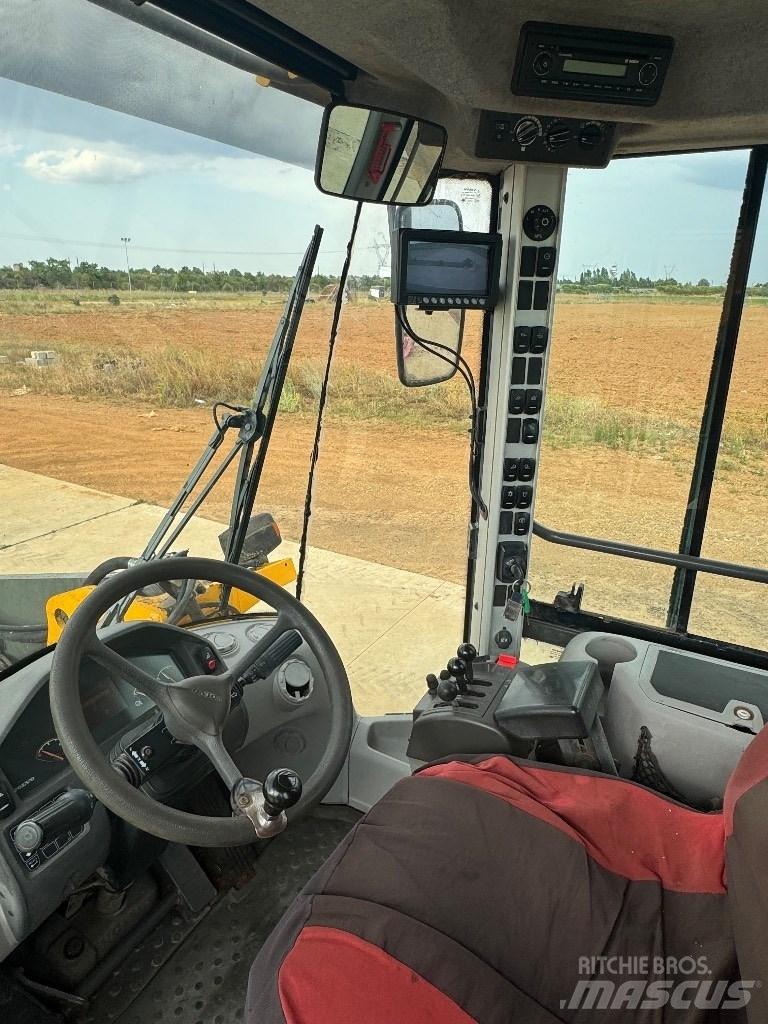 Volvo L90F  휠로우더