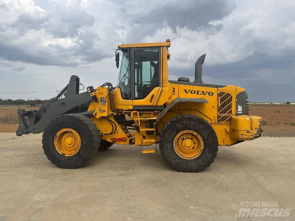 Volvo L90F  휠로우더