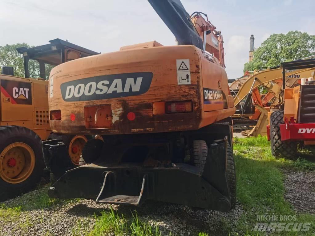 Doosan DH 210 W  휠 굴삭기