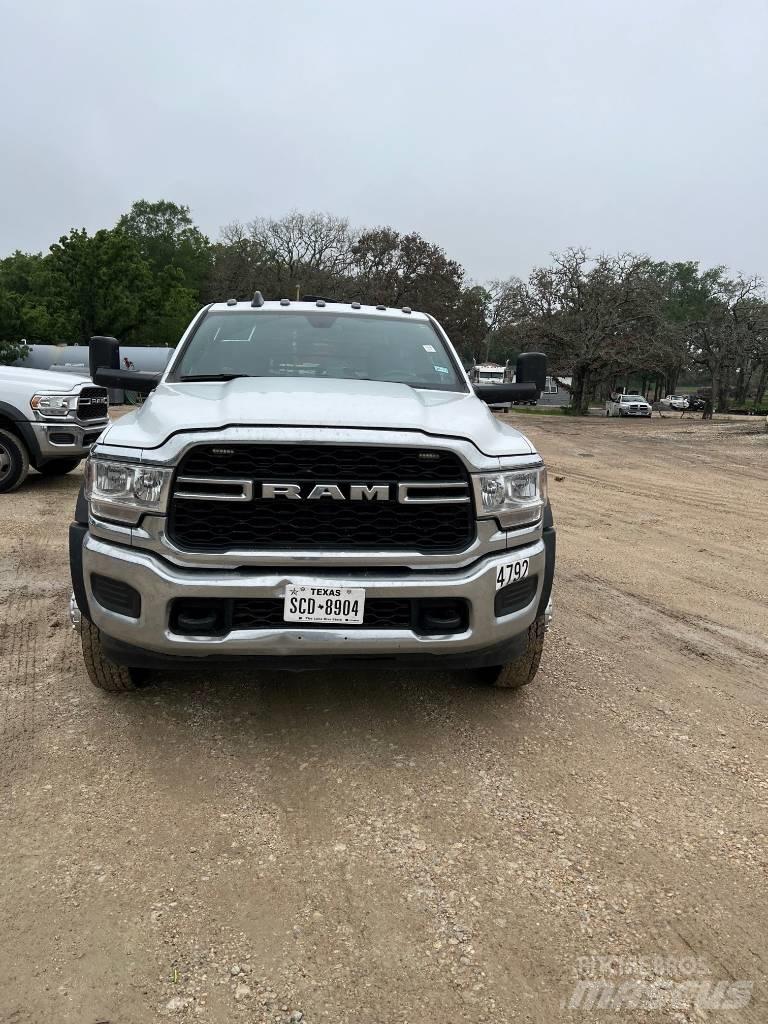 RAM 5500 플랫베드/드롭사이드 트럭
