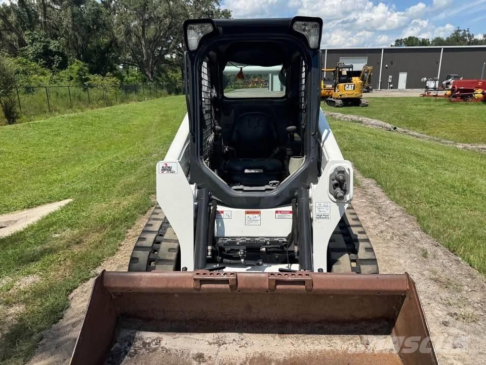 Bobcat T 590  스키드로더
