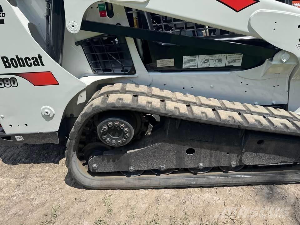 Bobcat T 590  스키드로더