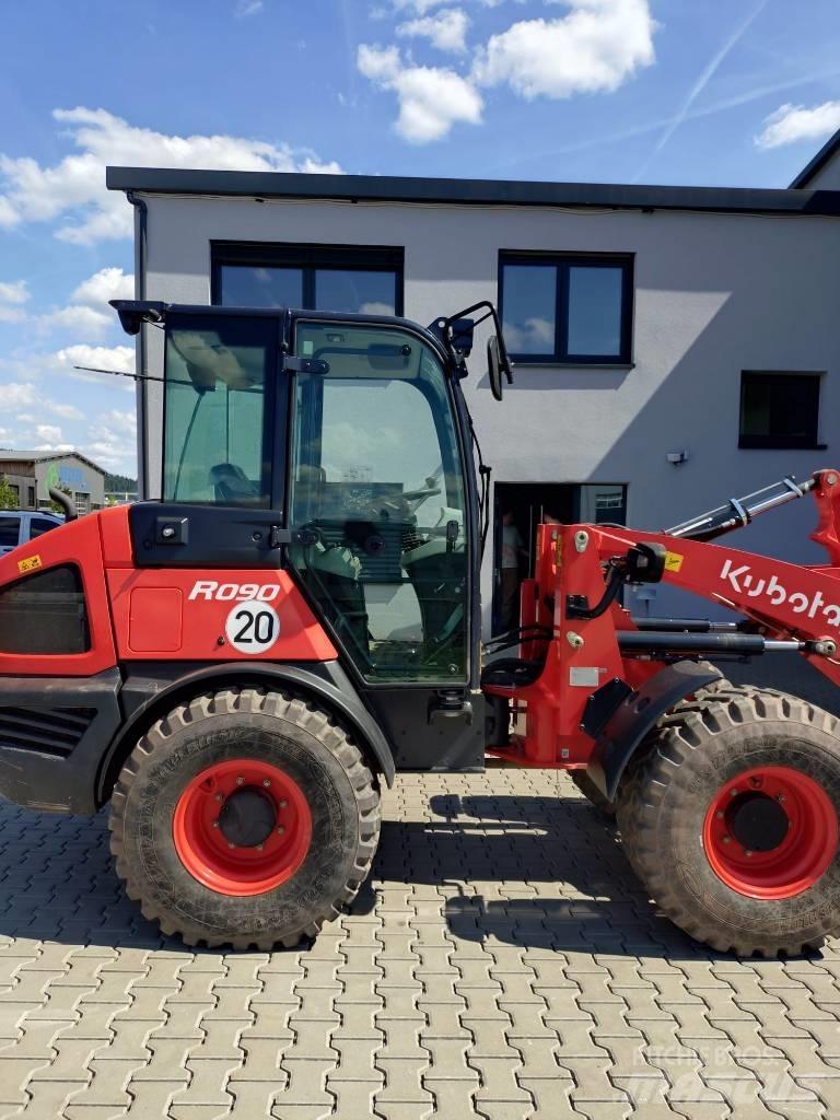Kubota R 090  휠로우더