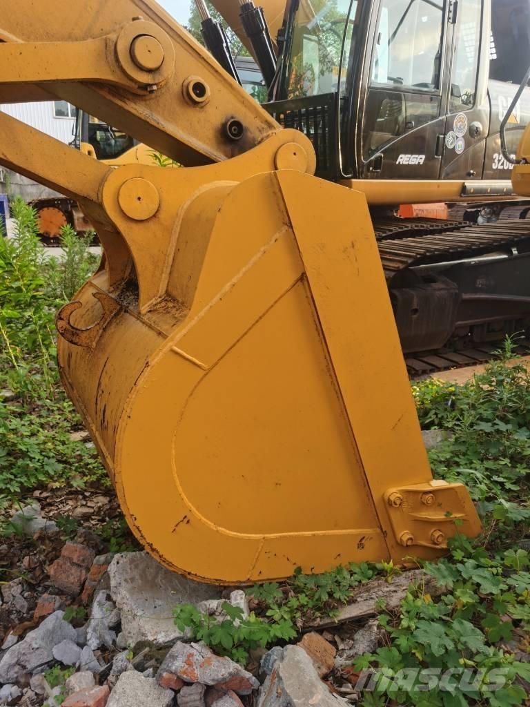 Komatsu PC 220-7 대형 굴삭기 29톤 이상