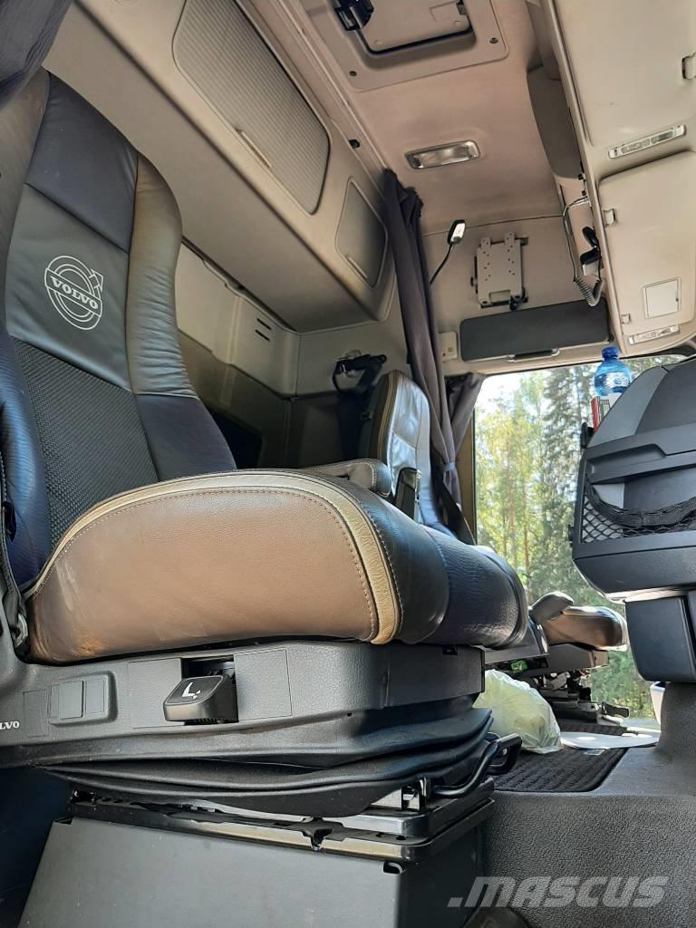 Volvo FH 16 목재 트럭