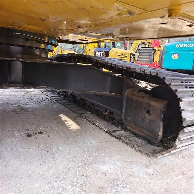 Komatsu PC 220-8 대형 굴삭기 29톤 이상