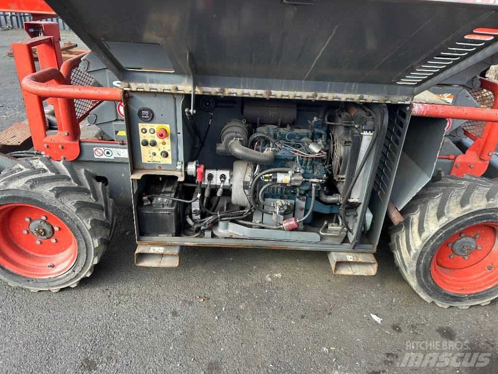 SkyJack SJ 6832 RT 가위형 리프트