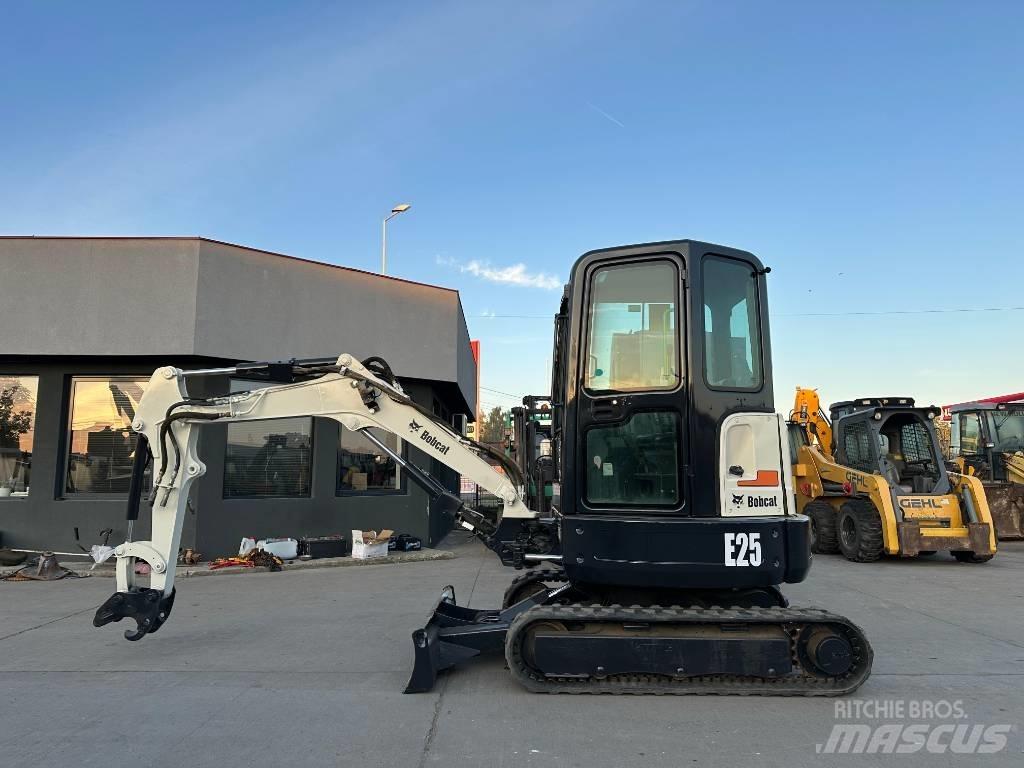 Bobcat E25EM 소형 굴삭기 7톤 미만
