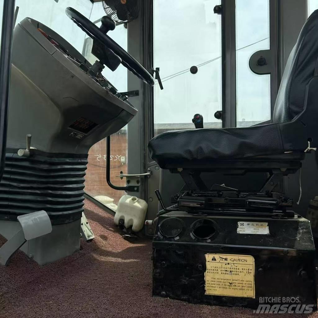 XCMG XS 223 J 싱글 드럼 롤러